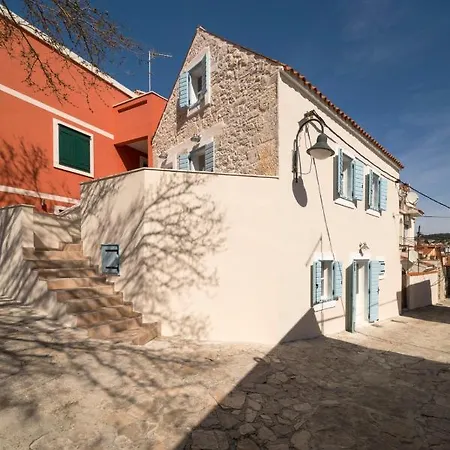 Holiday home Mulberry Stonehouse